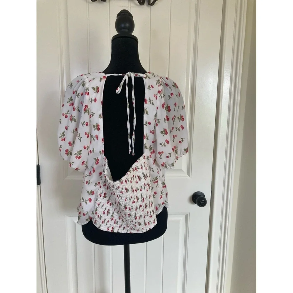 Abercrombie & Fitch White Cherry Print Puff Sleeve Crop‎ Top Size Large Feminine